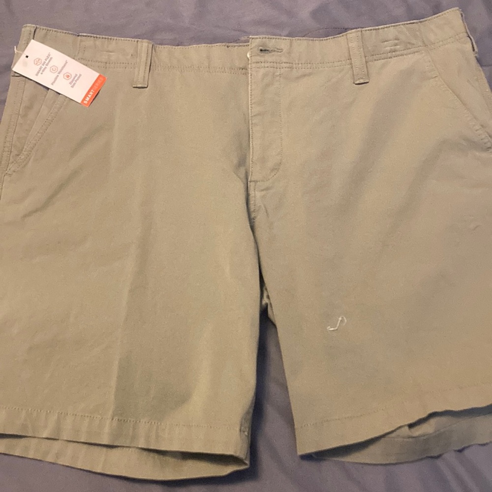 Dockers NWT 42in Smartflex shorts